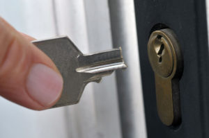 looking for professional locksmith in tamarac to fix broken key in front of lock